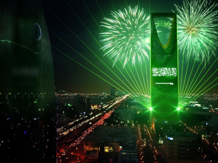 Photo of برج المملكة بالصور l تعرف على أشهر المعالم الحضارية في العاصمة السعودية الرياض