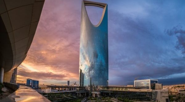 Photo of جولة في برج المملكة وأشهر المطاعم والمحال التجارية بالبرج