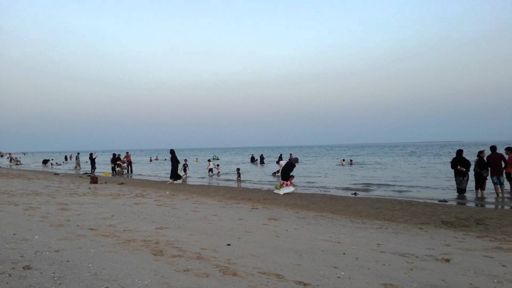 شاطئ الفناتير في الجبيل